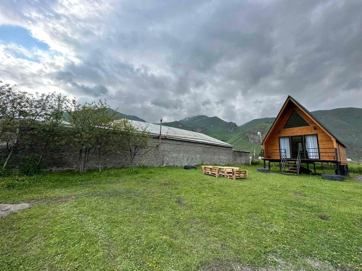 Thomas' Hut Apartment Kazbegi Exterior foto