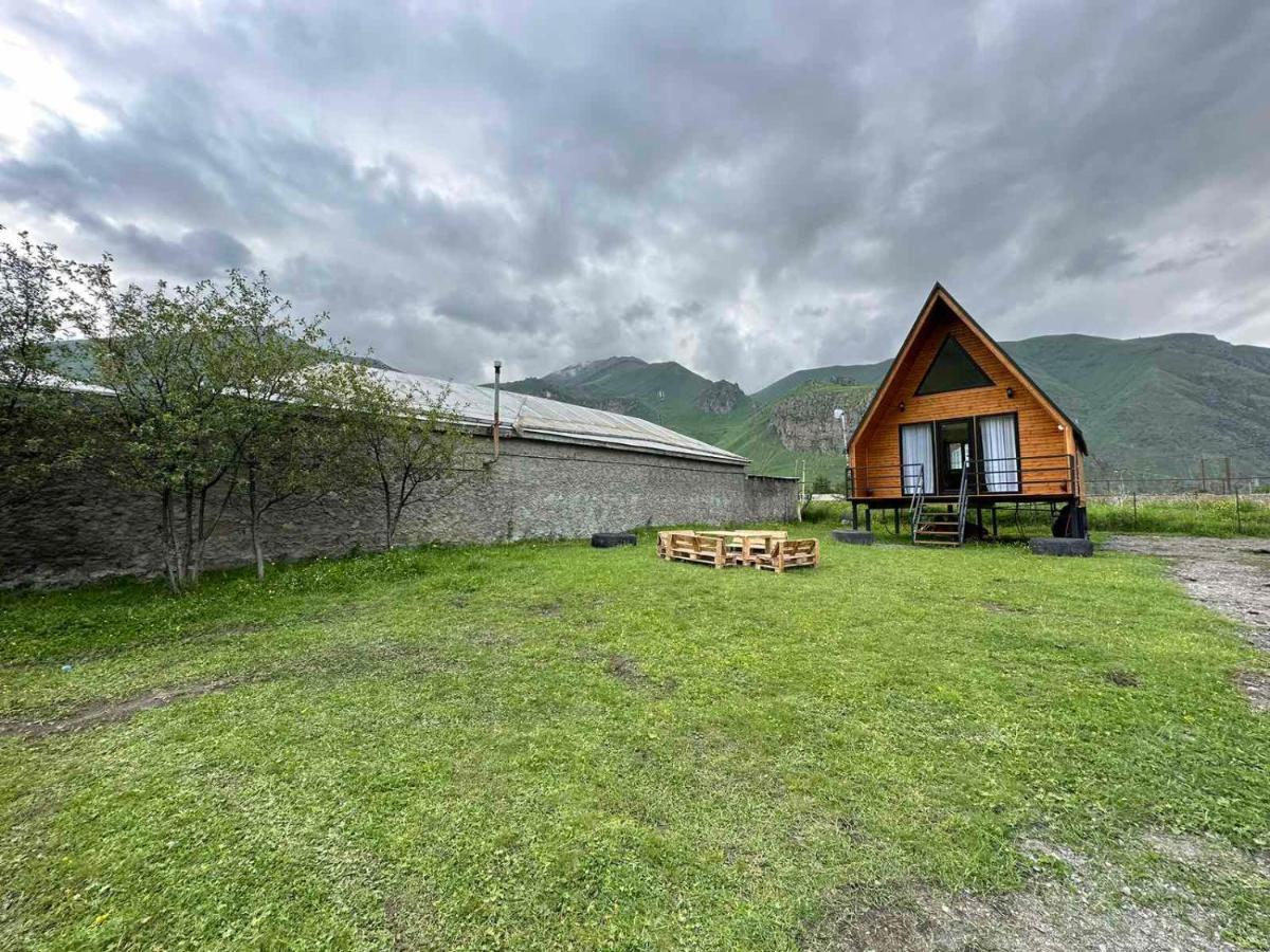Thomas' Hut Apartment Kazbegi Exterior foto