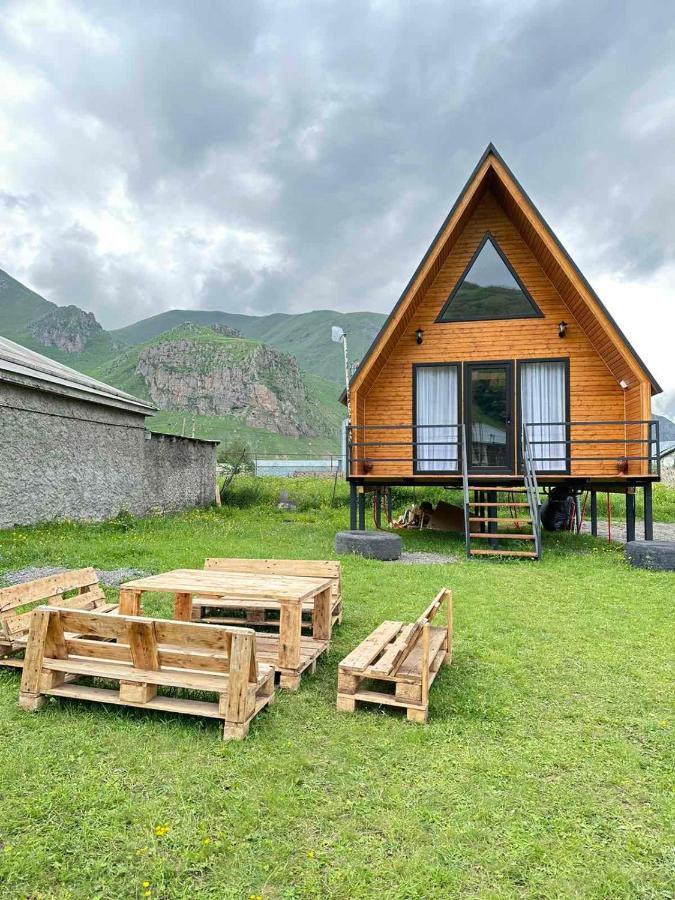 Thomas' Hut Apartment Kazbegi Exterior foto
