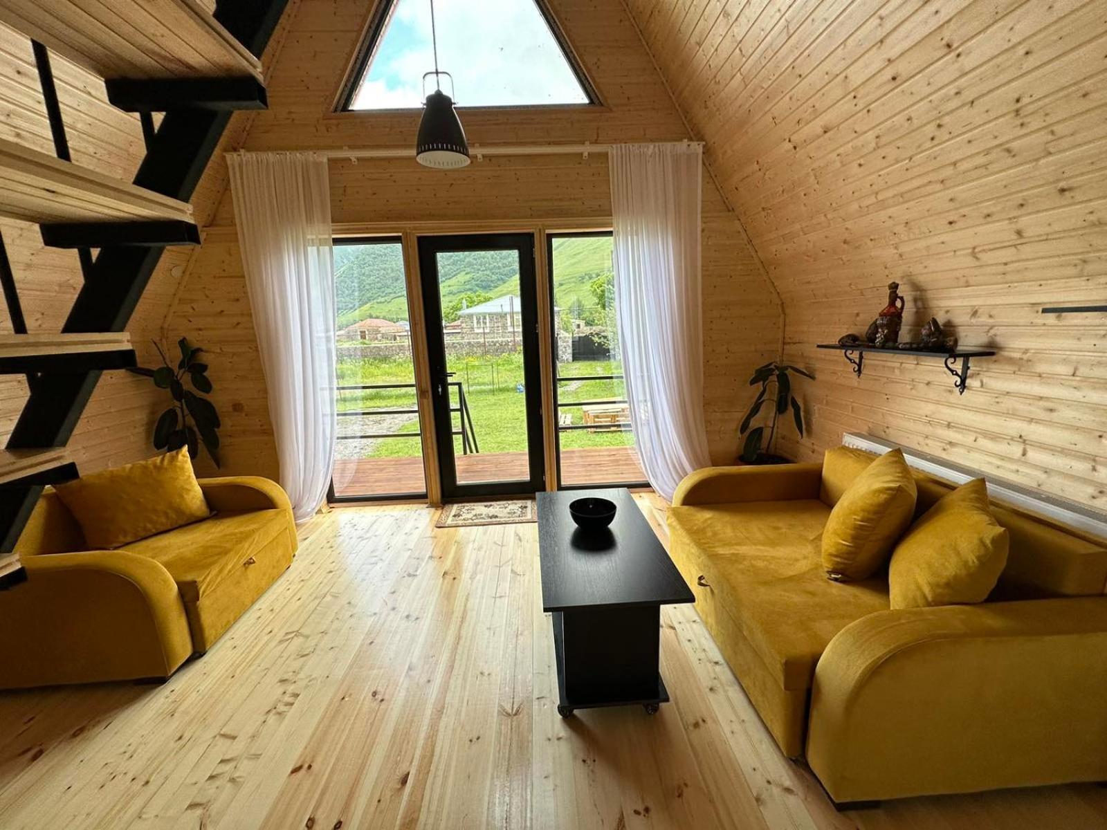 Thomas' Hut Apartment Kazbegi Exterior foto
